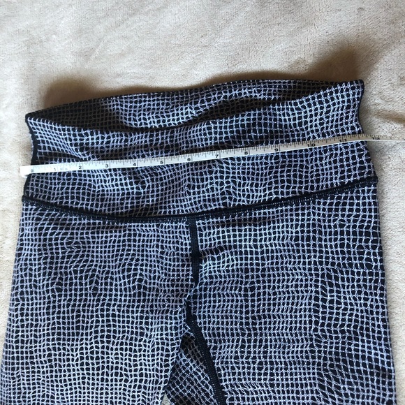 Lululemon black and white patterned leggings - Picture 3 of 7